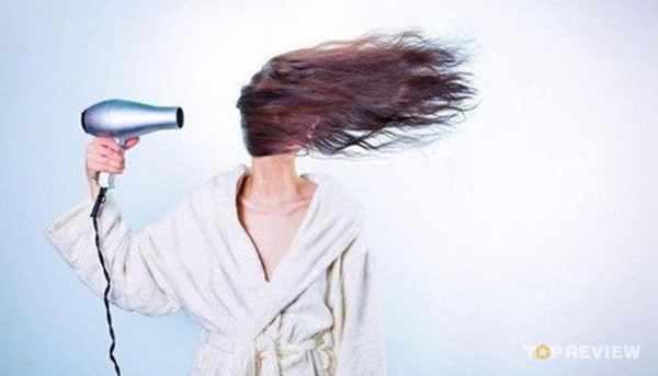 Máy sấy tóc - dụng cụ làm đẹp quan trọng không thể thiếu trong gia đình