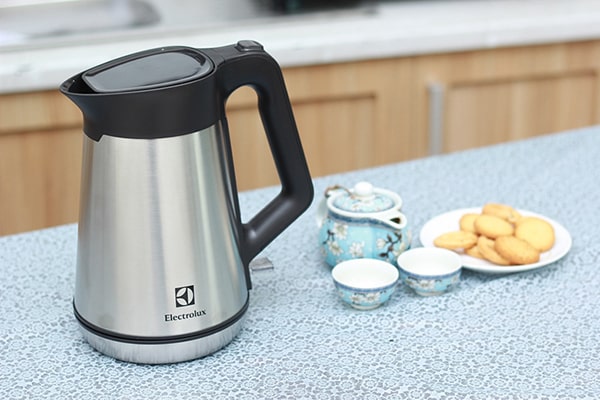 Ấm đun siêu tốc Electrolux EEK5604S