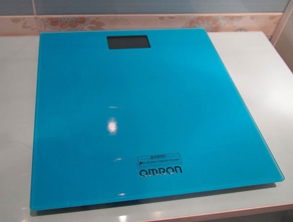 Cân sức khỏe điện tử Omron HN-289