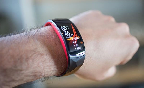 Samsung Gear Fit 2 - Vòng tay thông minh tốt nhất