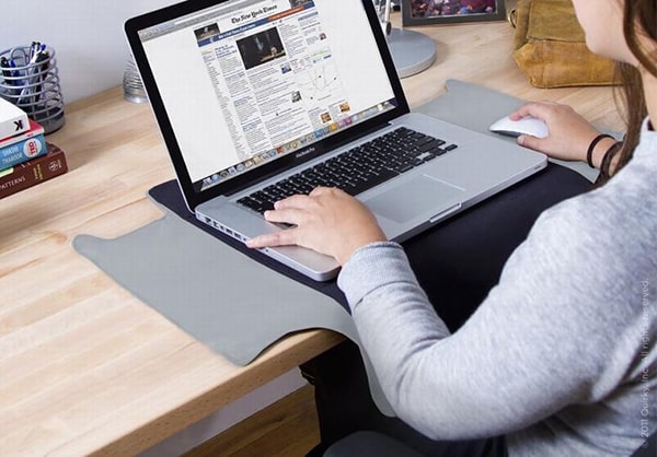 Laptop tra cứu thông tin nhanh chóng, hữu ích