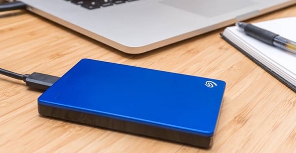 Ổ cứng di động giúp back up dữ liệu dễ dàng