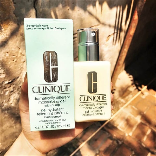 Gel dưỡng ẩm cho da mụn kiềm dầu Clinique Dramatically Different Moisturizing Lotion +