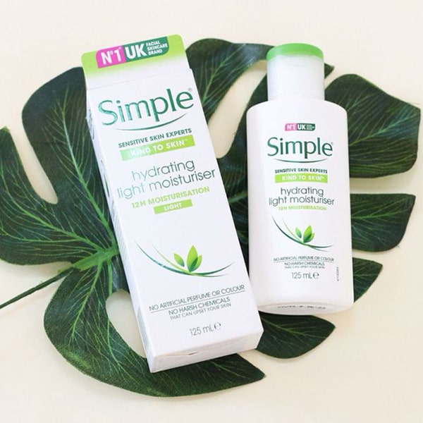 Kem dưỡng ẩm cho da dầu mụn Simple Kind To Skin Hydrating Light Moisturiser