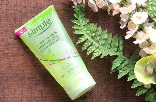 Review sữa rửa mặt Simple