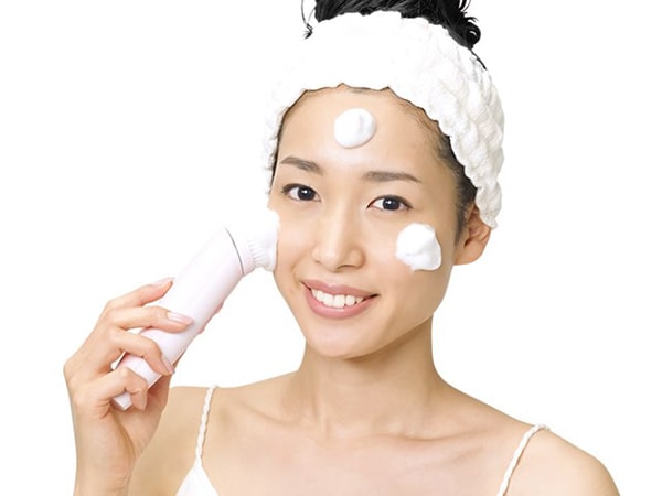 Chọn máy rửa mặt phù hợp với làn da của bạn