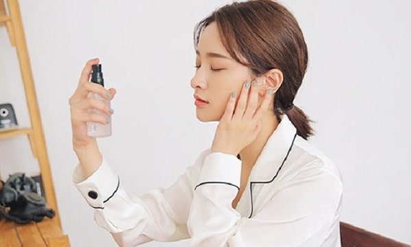 Nước xịt khoáng - sản phẩm chăm sóc da “thần thánh” của các chị em