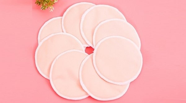 Ưu tiên chọn miếng lót thấm sữa từ thương hiệu uy tín