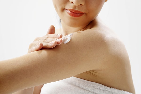 Sữa dưỡng thể - mỹ phẩm chăm sóc da toàn thân ở dạng chất kem lỏng