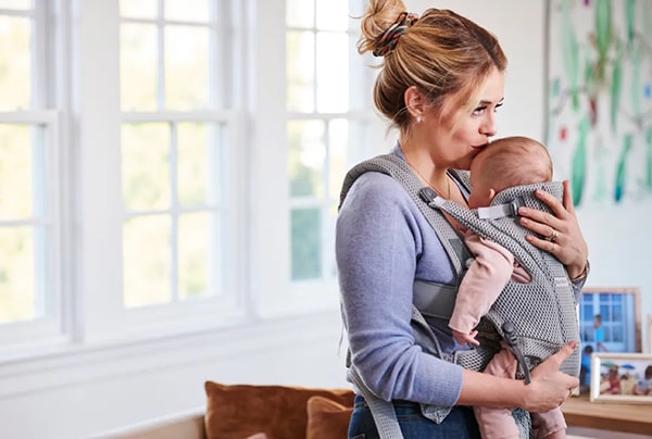 Chọn địu phù hợp chiều cao, cân nặng của bé
