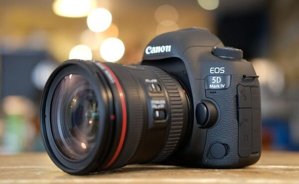 Máy ảnh DSLR có nhiều tính năng tích hợp