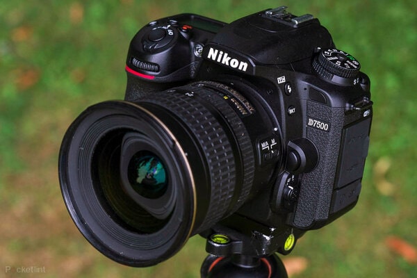 Nikon D7500