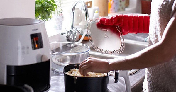 Cần vệ sinh nồi sạch sẽ sau khi chiên